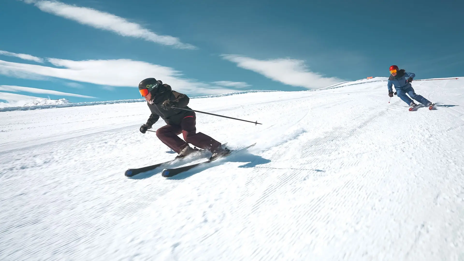 Équipe de monitrices de ski bilingues de Vision Ski School à La Plagne, souriantes et professionnelles